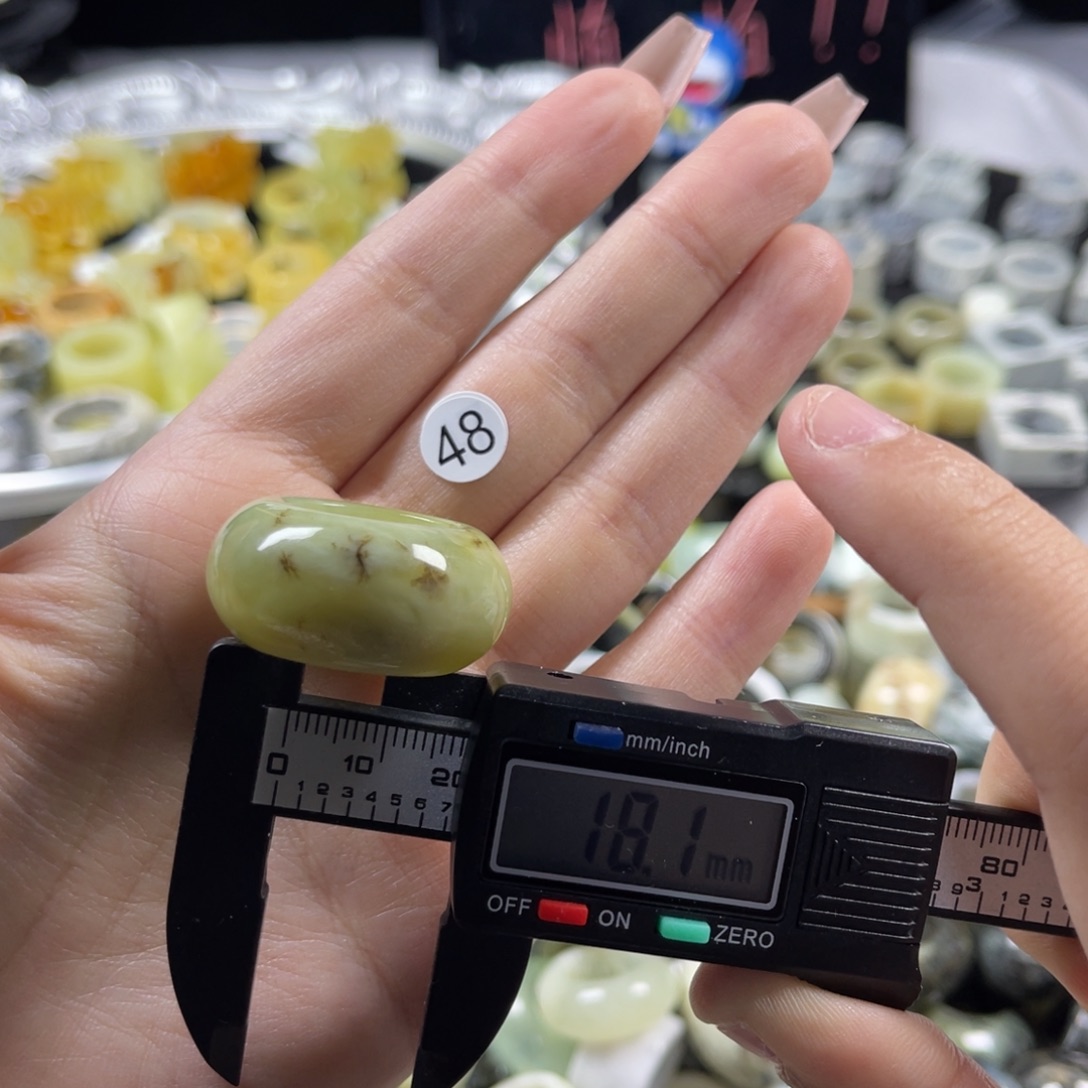 蛇纹石玉未镶嵌戒指