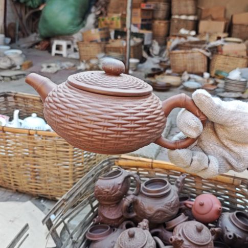 库存微瑕紫砂壶一个