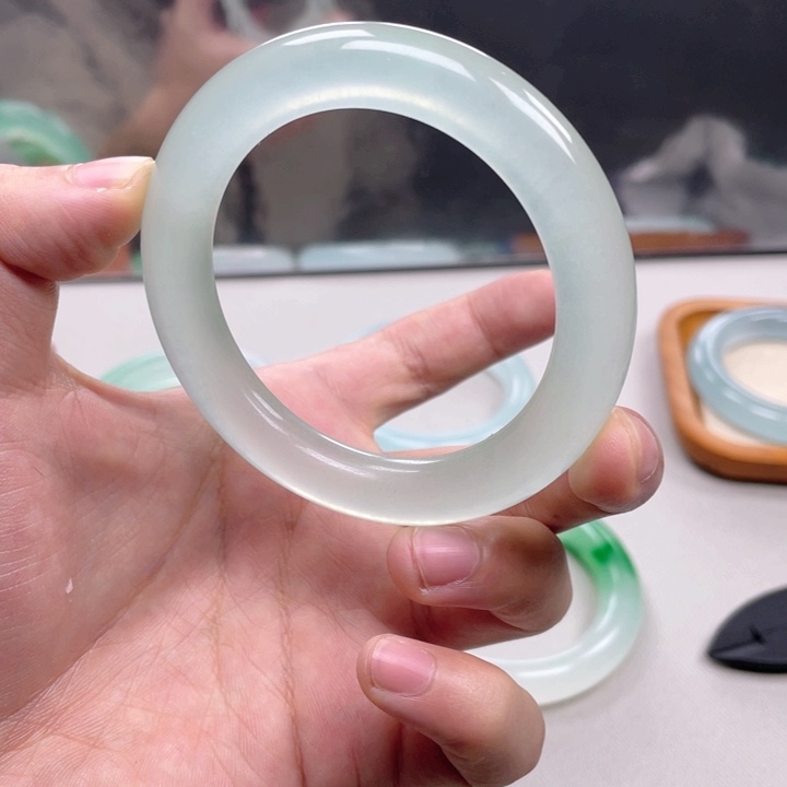 未镶嵌手镯石英质玉