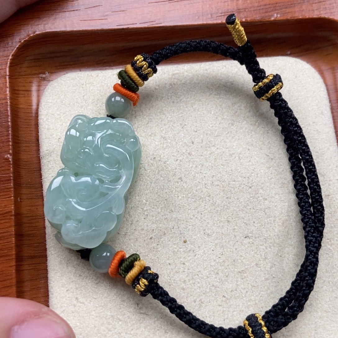 喜***洋翡翠未镶嵌颈饰霸王