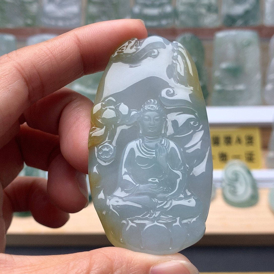 翡翠未镶嵌颈饰观音