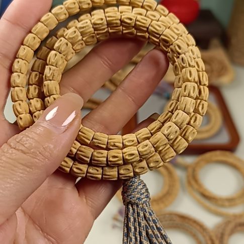 阳***光菩提籽类热振百香籽雕刻