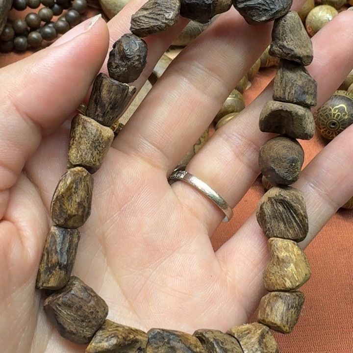 大叶紫檀（黑酸枝木类）