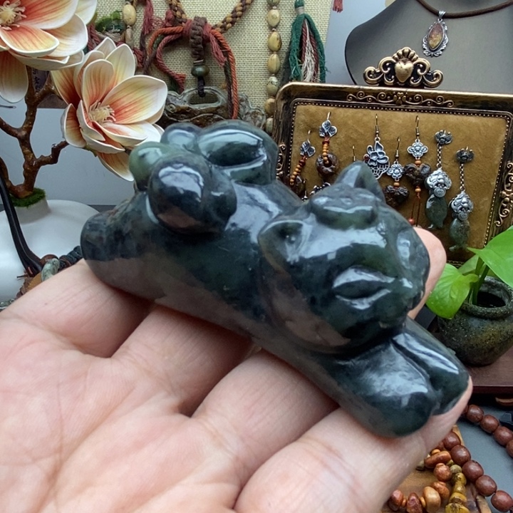 未镶嵌岫岩河磨玉（透闪石质玉）挂件