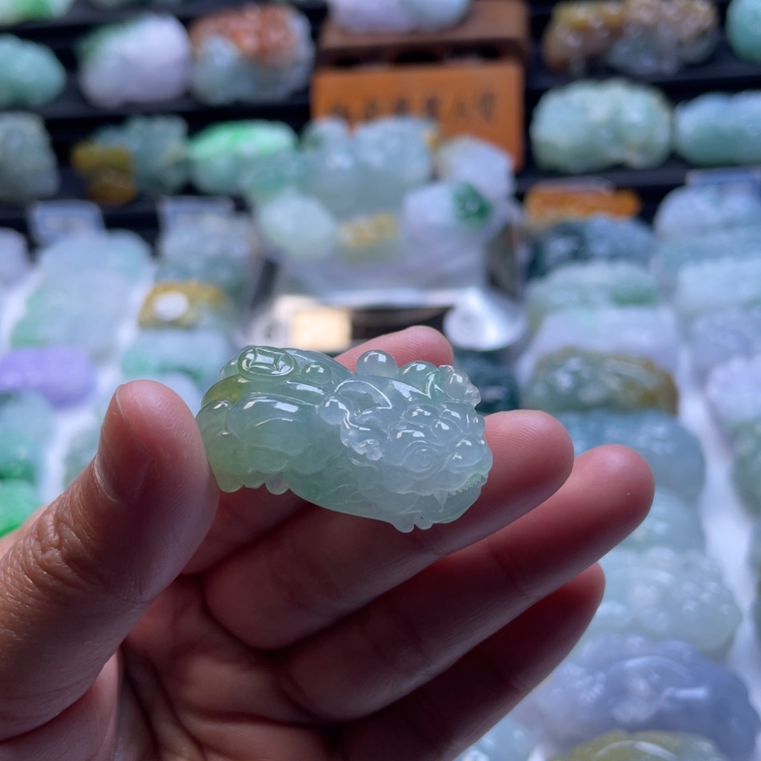 翡翠颈饰未镶嵌貔貅