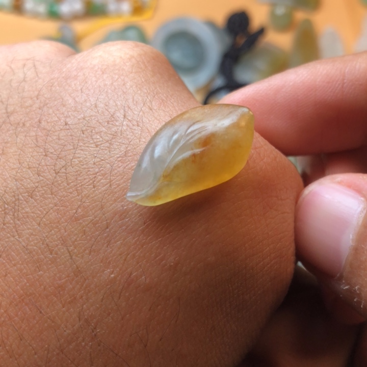 定制翡翠未镶嵌挂件