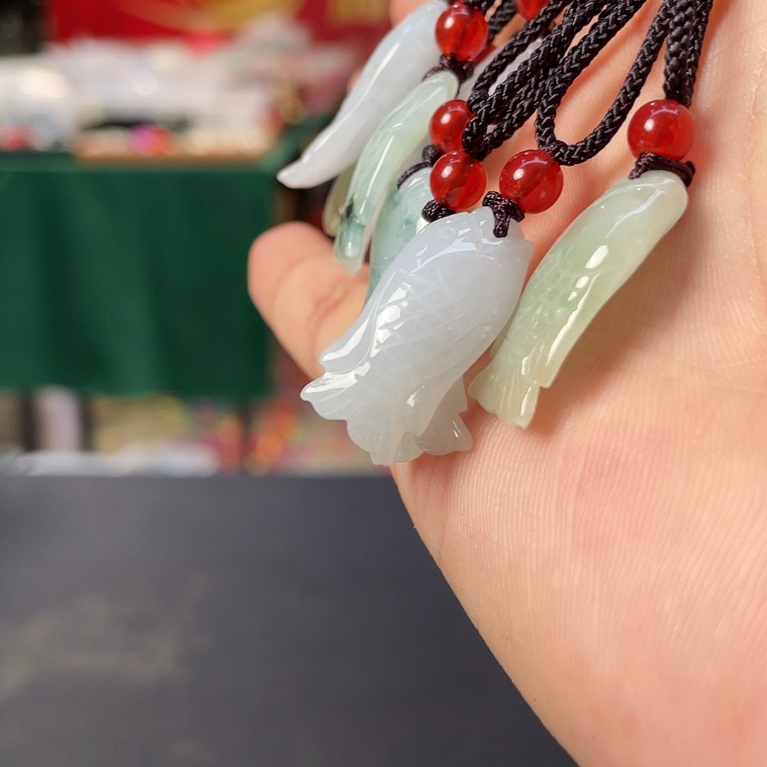 颈饰未镶嵌翡翠天然冰鱼挂件12963