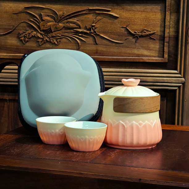 【闪购链接】A-0105 渐变粉莲花手捏壶+二杯旅行套