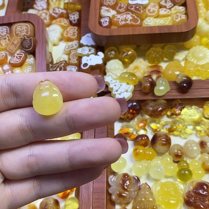 琥珀未镶嵌珠宝奇石兔子饼干