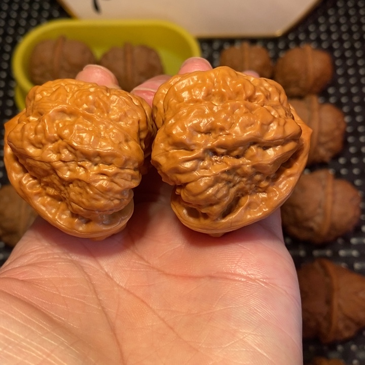 文玩核桃把件细腰大腿鱼籽纹箭毒蛙42尺