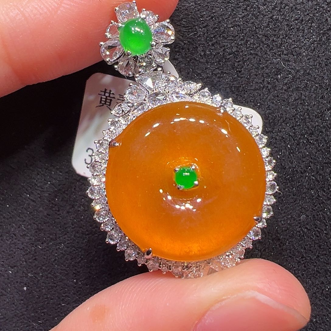 翡翠18K金镶嵌颈饰