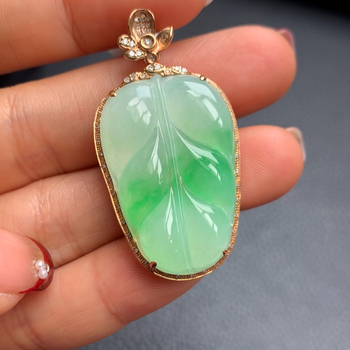 翡翠吊坠(不含链)18K金镶嵌