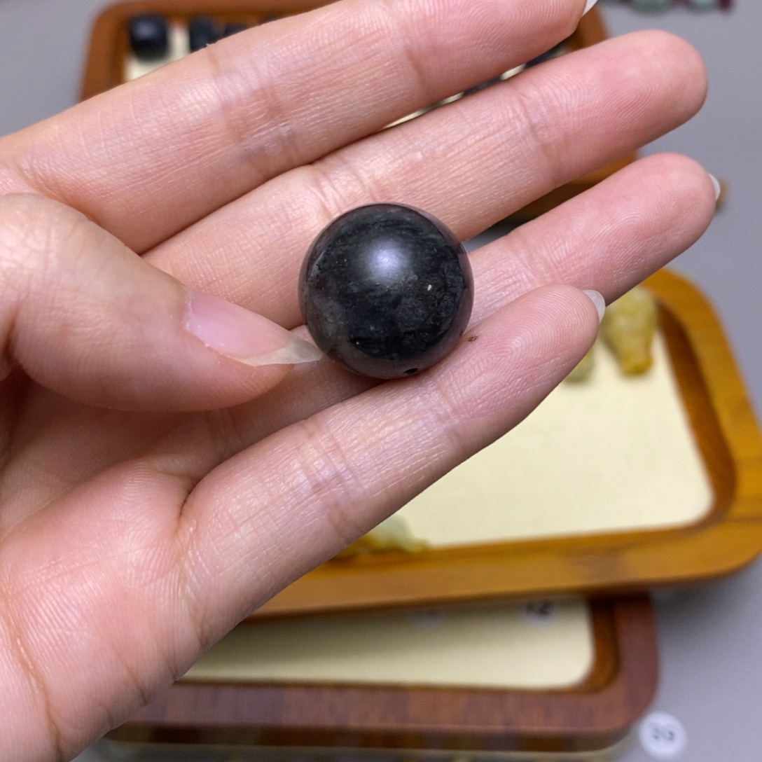 持***恒蛇纹石玉未镶嵌配饰