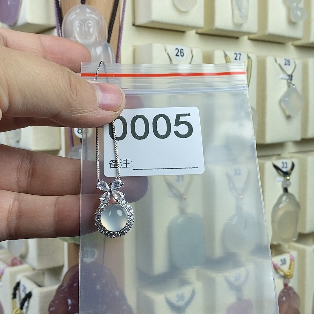 玛瑙/玉髓颈饰合金?