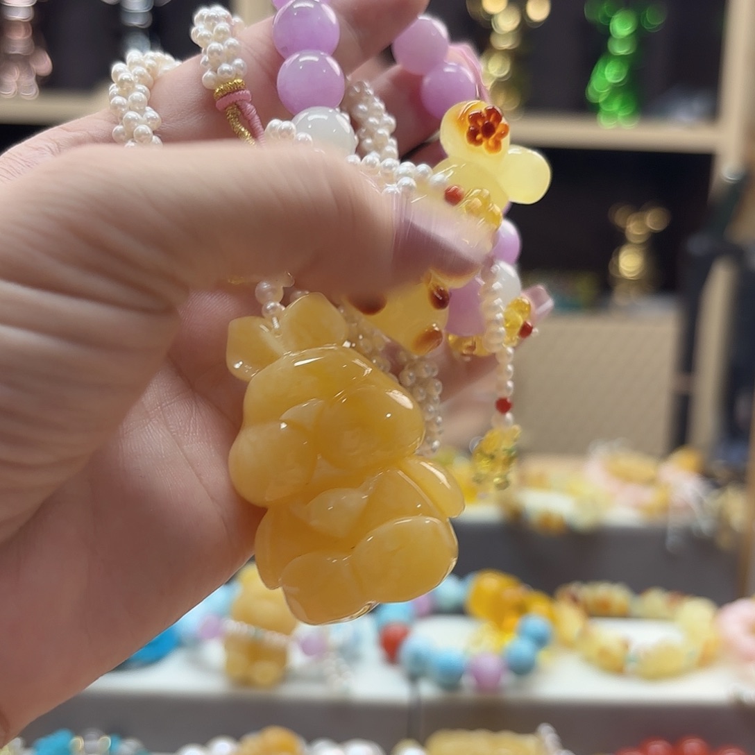 琥珀未镶嵌颈饰琥珀