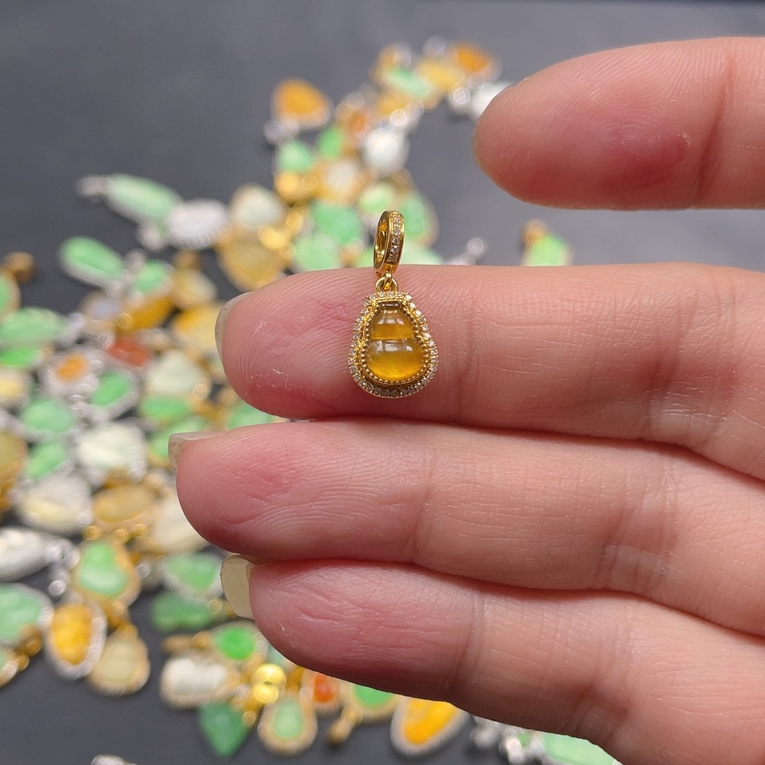 翡翠颈饰18K金镶嵌天然翡翠18kA货