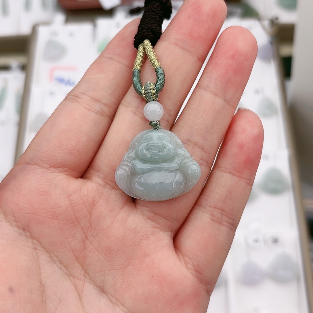 翡翠颈饰未镶嵌佛公