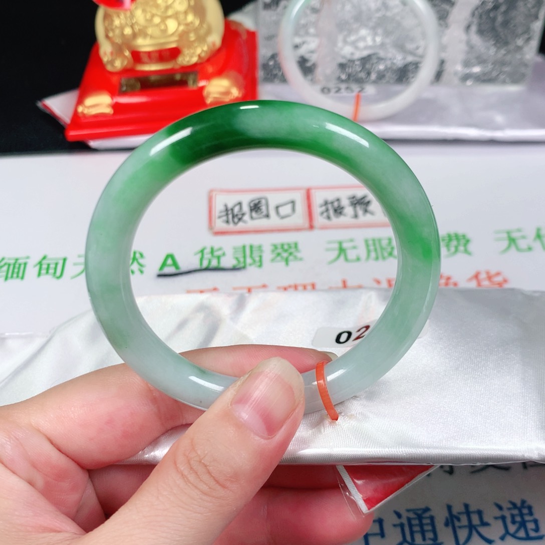 翡翠手镯未镶嵌0254圆条