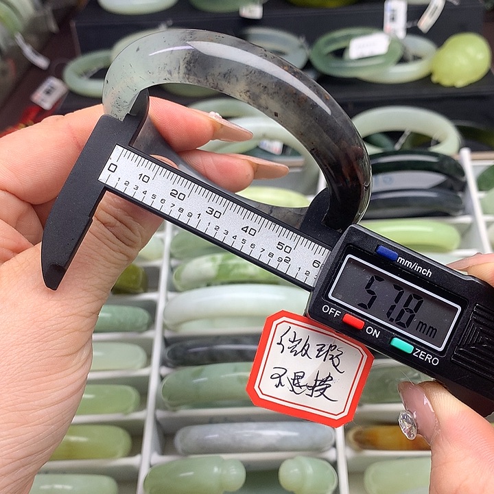 蛇纹石玉手镯未镶嵌651
