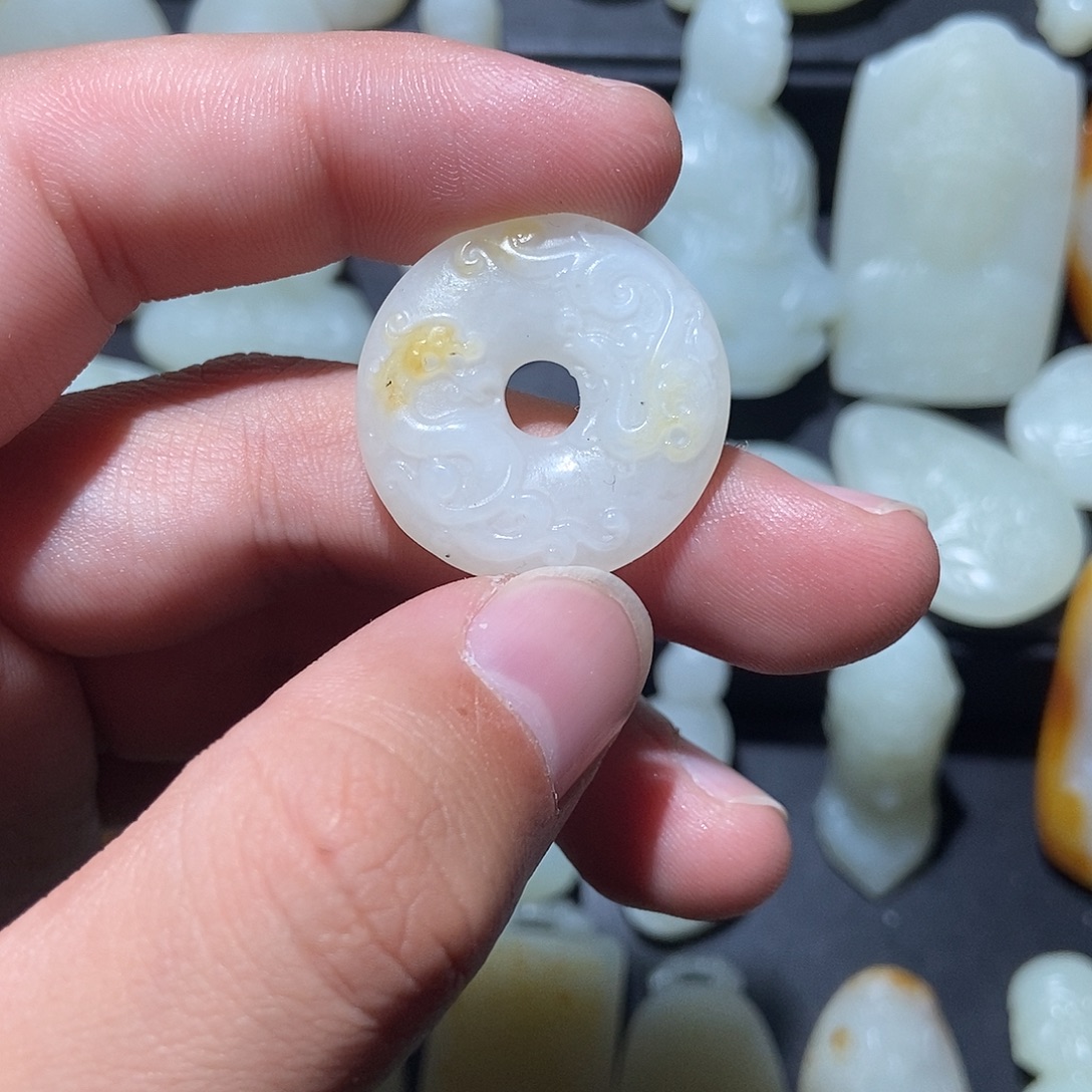 绫***华和田玉未镶嵌颈饰