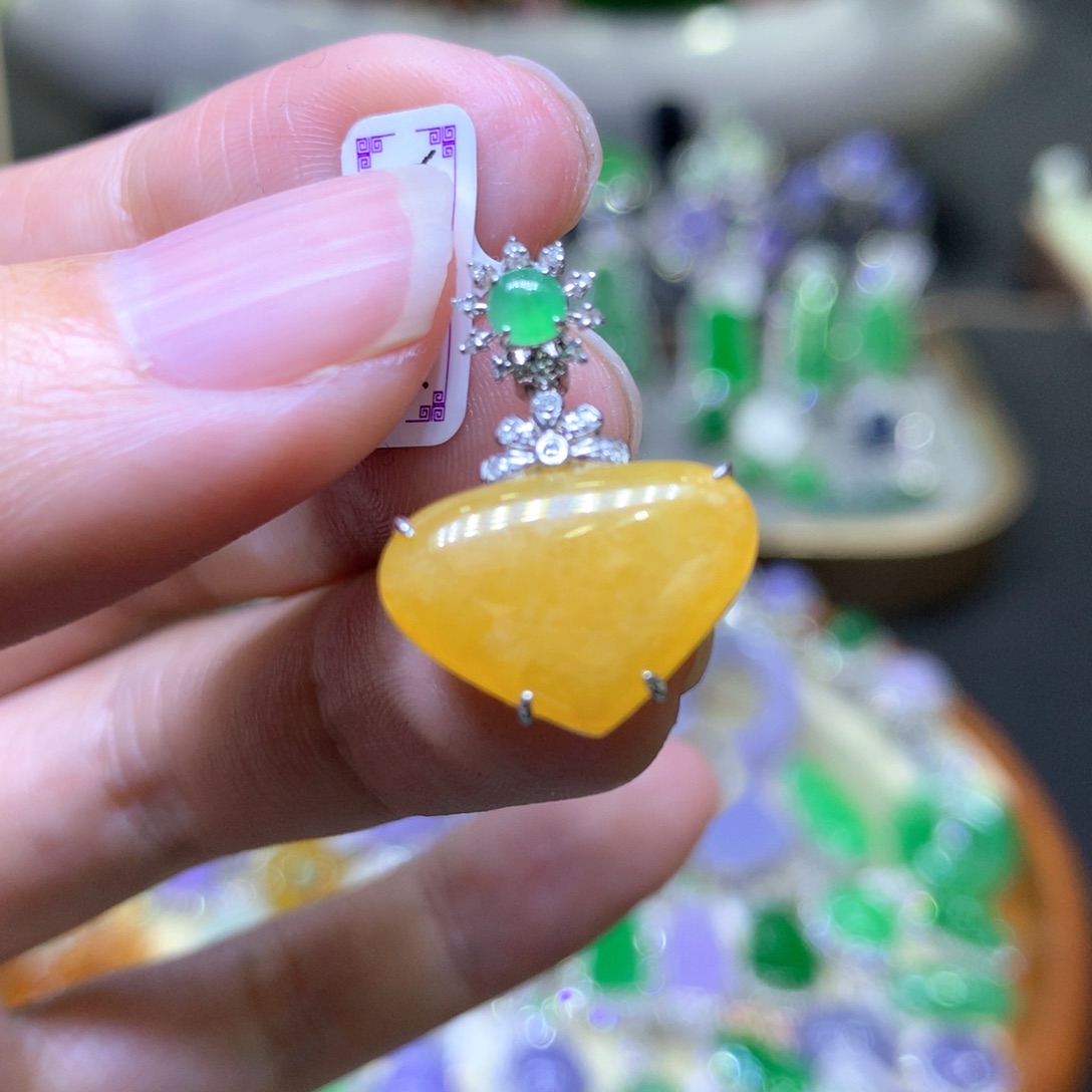 【闪购商品】翡翠颈饰18K金镶嵌翡翠吊坠项链