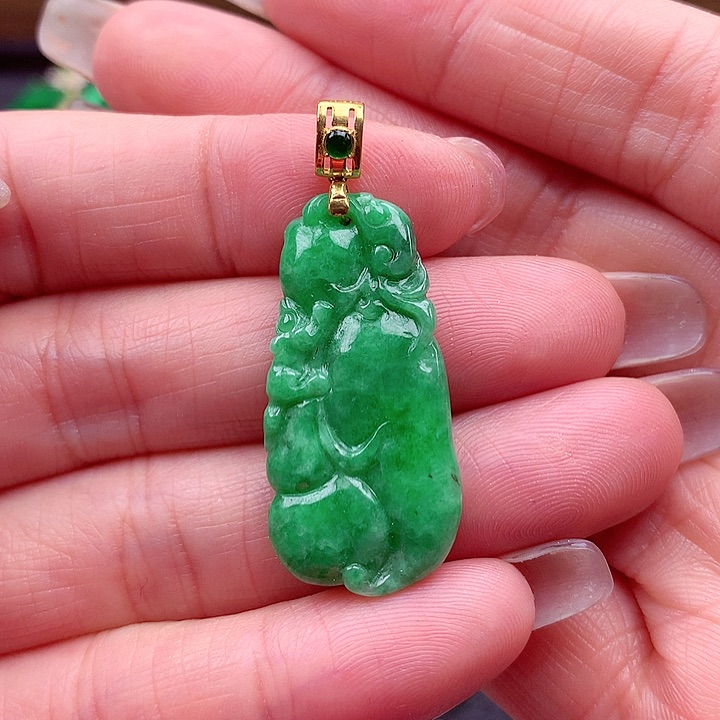 翡翠颈饰18K金镶嵌翡翠