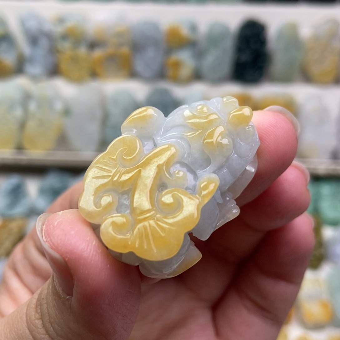 翡翠吊坠(赠链)未镶嵌