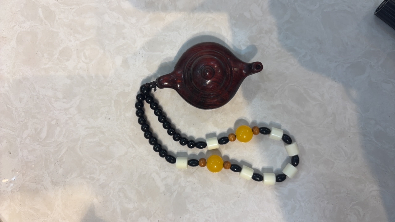 A024紫檀把把壶手把件