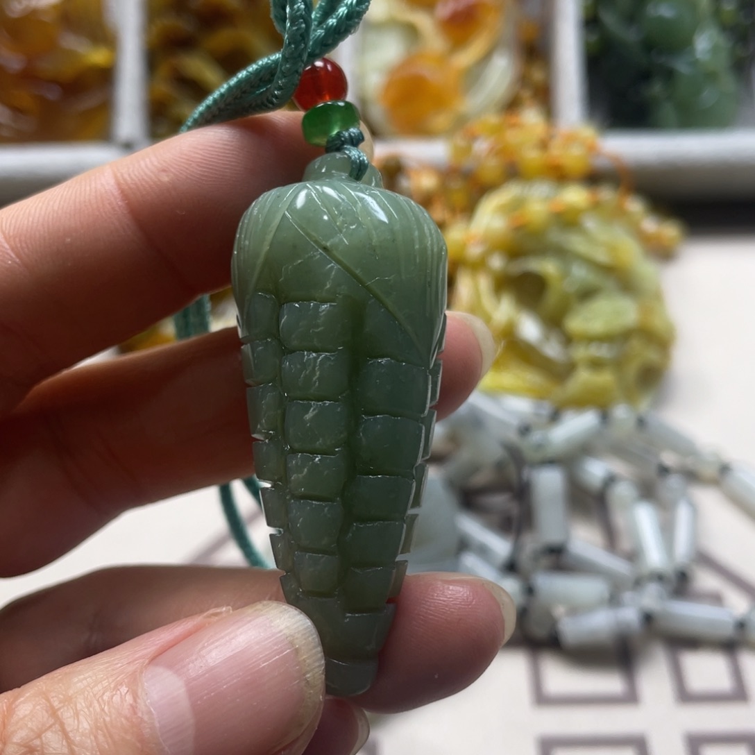 蛇纹石玉颈饰未镶嵌