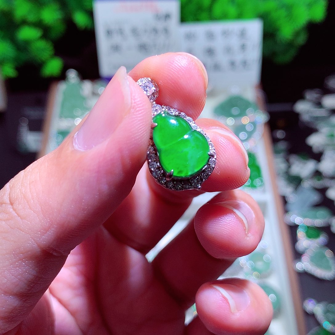 翡翠未镶嵌颈饰翡翠