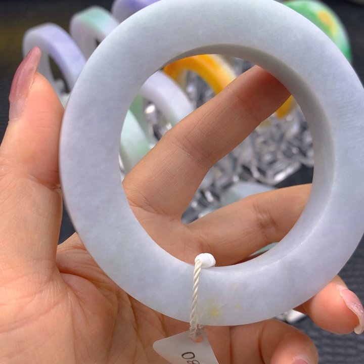 定制翡翠未镶嵌翡翠手镯