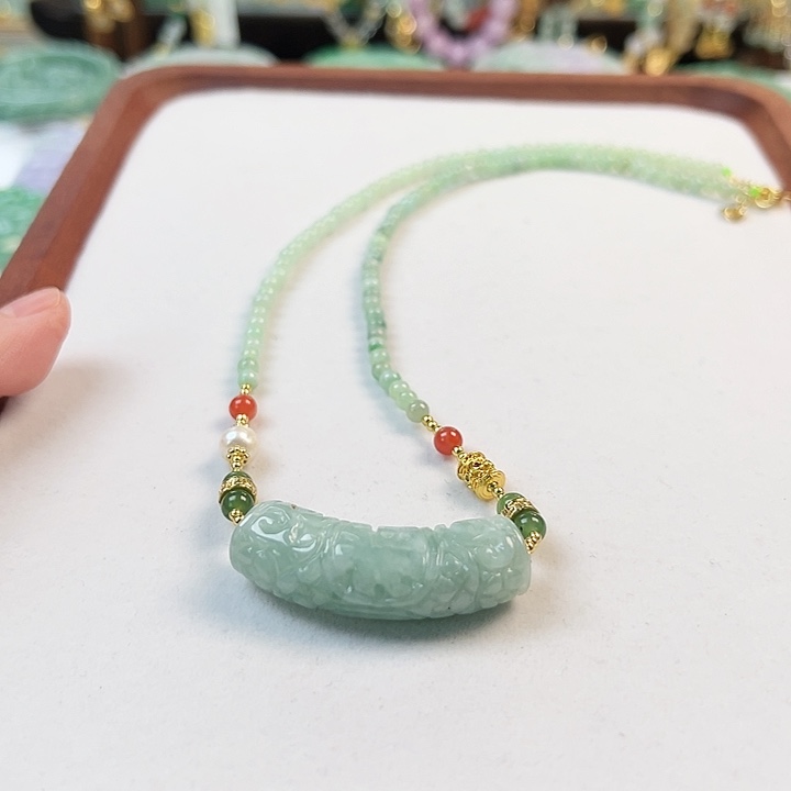 翡翠未镶嵌颈饰吊坠