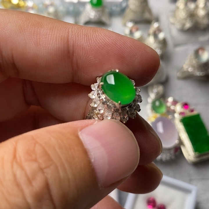 未镶嵌定制翡翠冰阳绿9.8mm