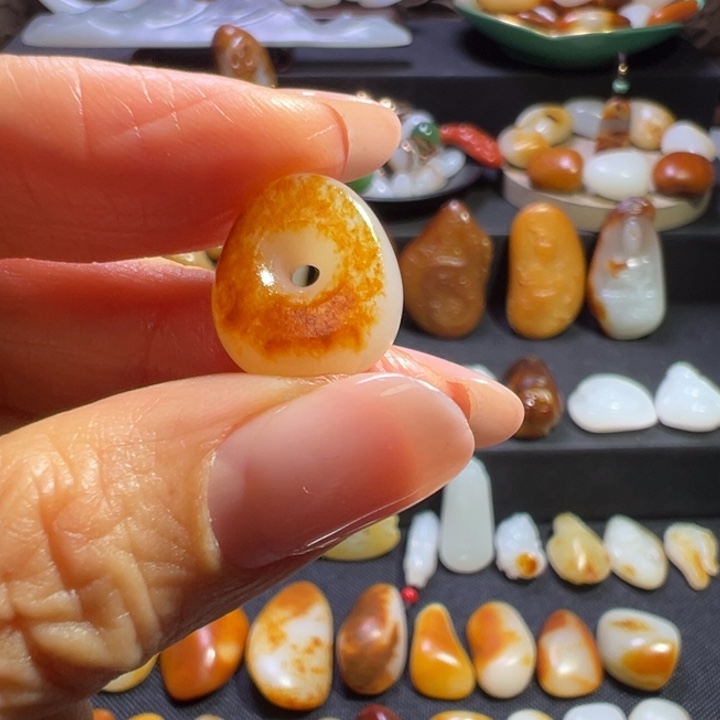 二***马和田玉（白玉）未镶嵌颈饰