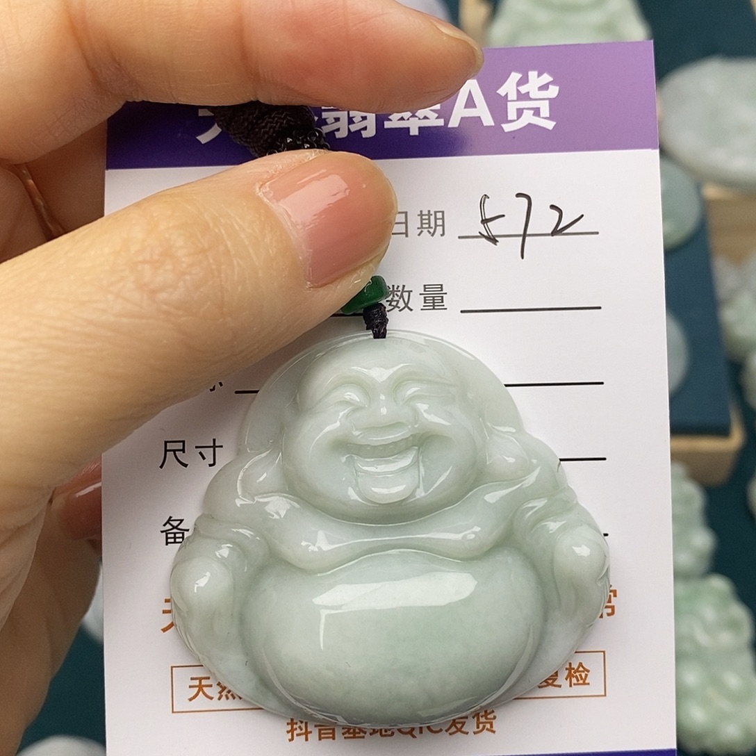 翡翠未镶嵌颈饰佛公