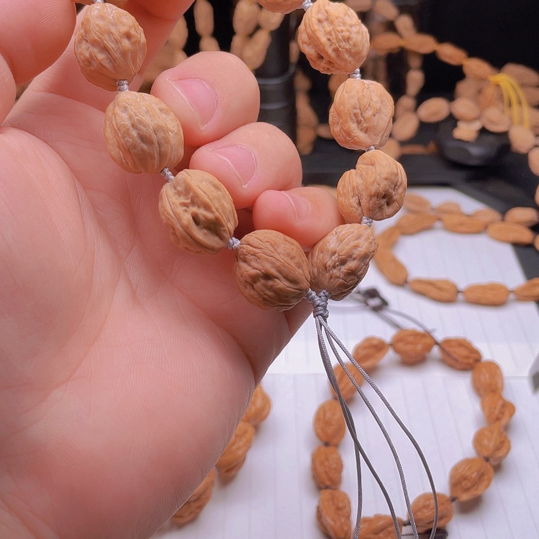 文玩核桃吊坠判**锅02白狮子