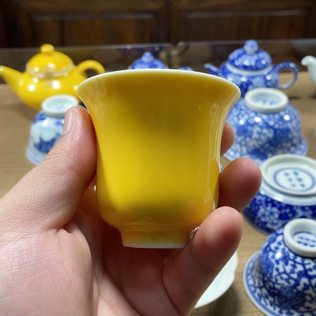 晓芳窑黄釉深钟杯