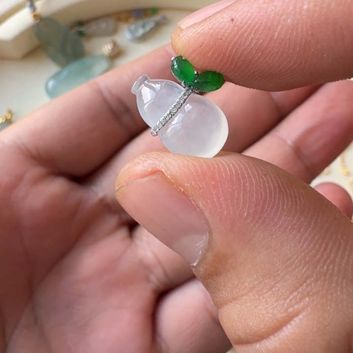 翡翠吊坠(不含链)18K金镶嵌