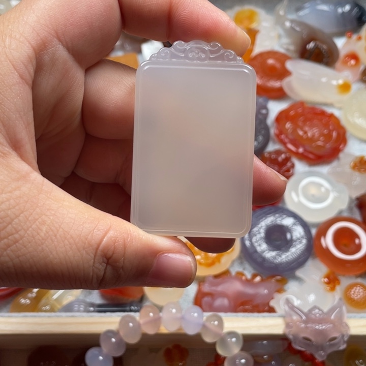 玛瑙/玉髓颈饰未镶嵌商****张