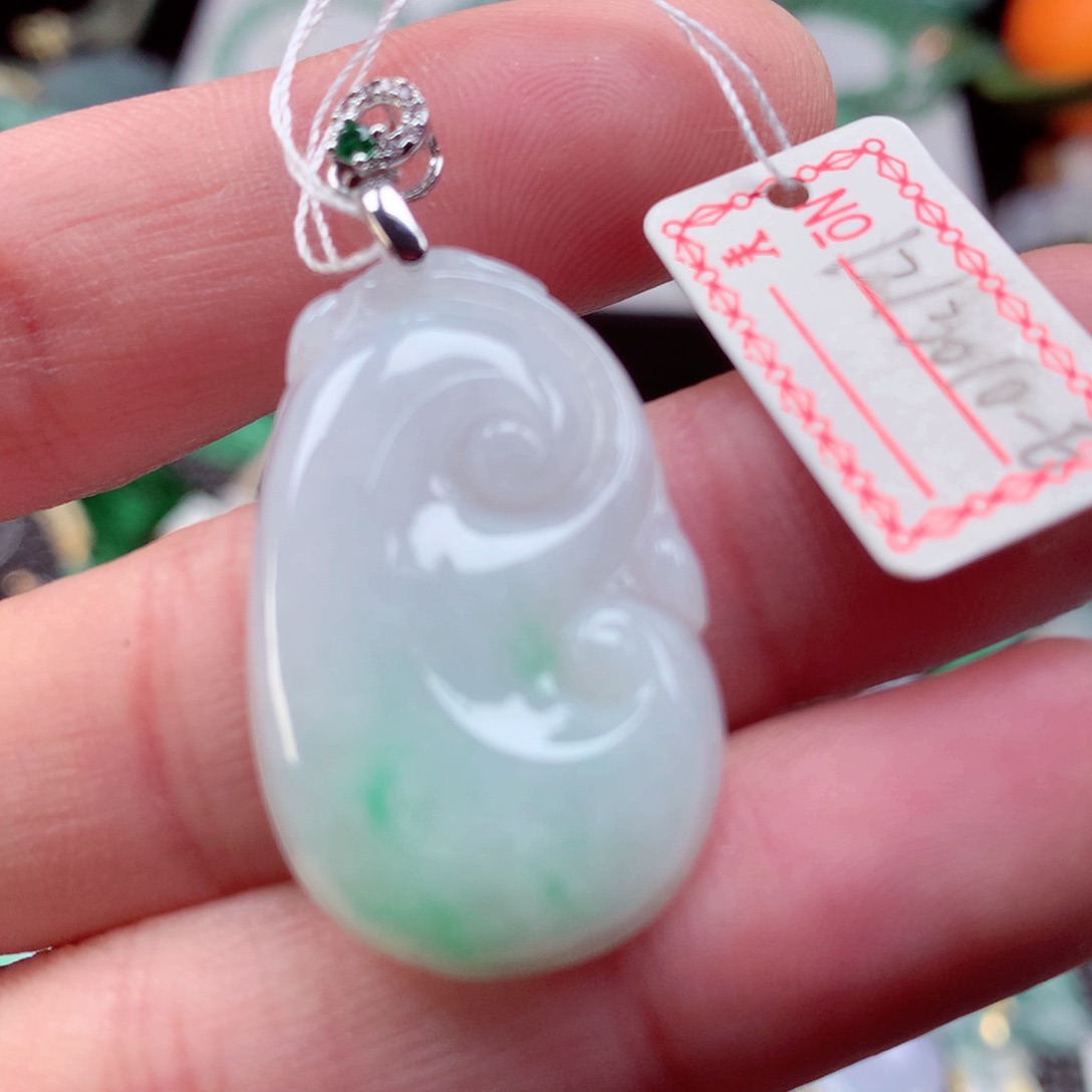 翡翠颈饰未镶嵌翡翠吊坠