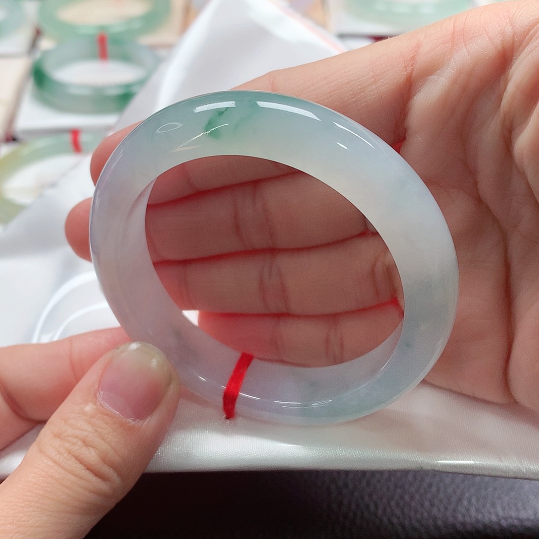 翡翠手镯未镶嵌天然A货翡翠