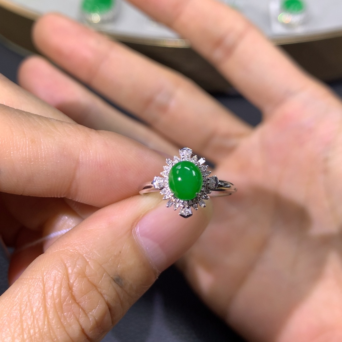 翡翠戒指18K金镶嵌?****、翡翠