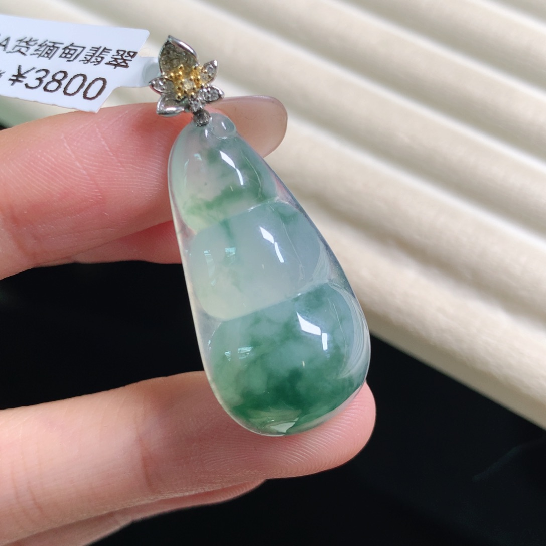 翡翠颈饰18K金镶嵌福豆