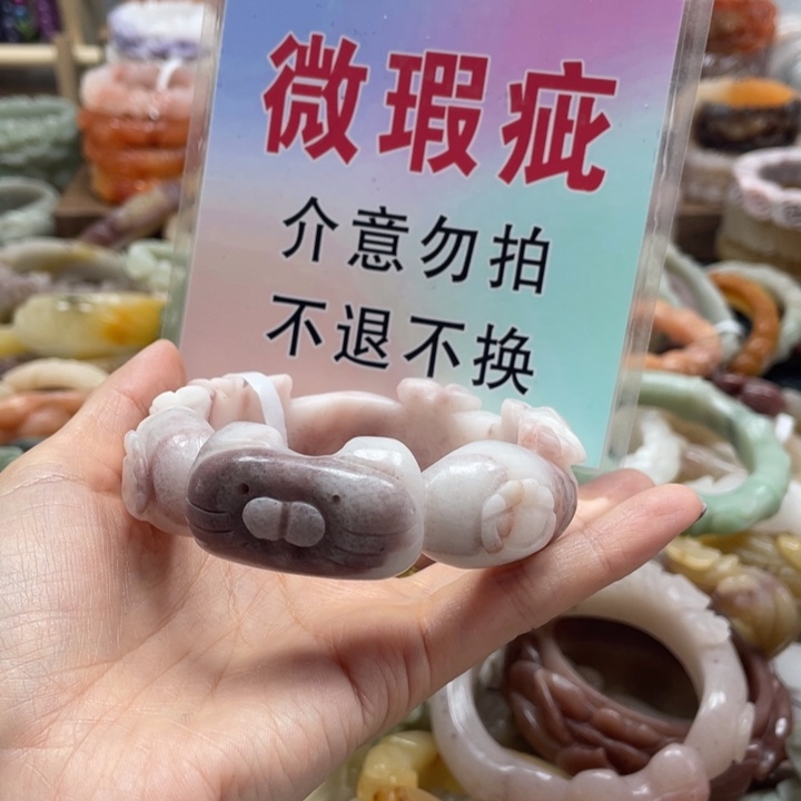 ****。未镶嵌手镯石英质玉