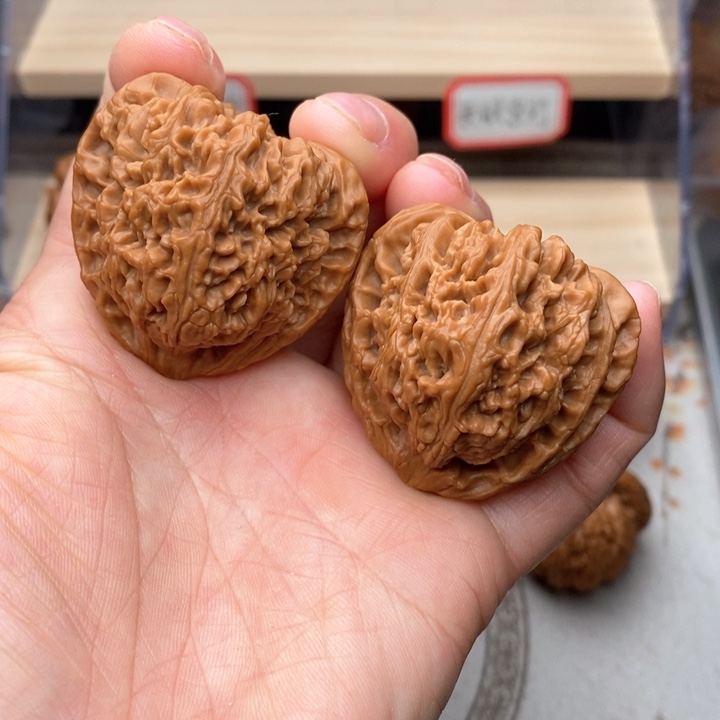 核桃把件三角南疆石核桃