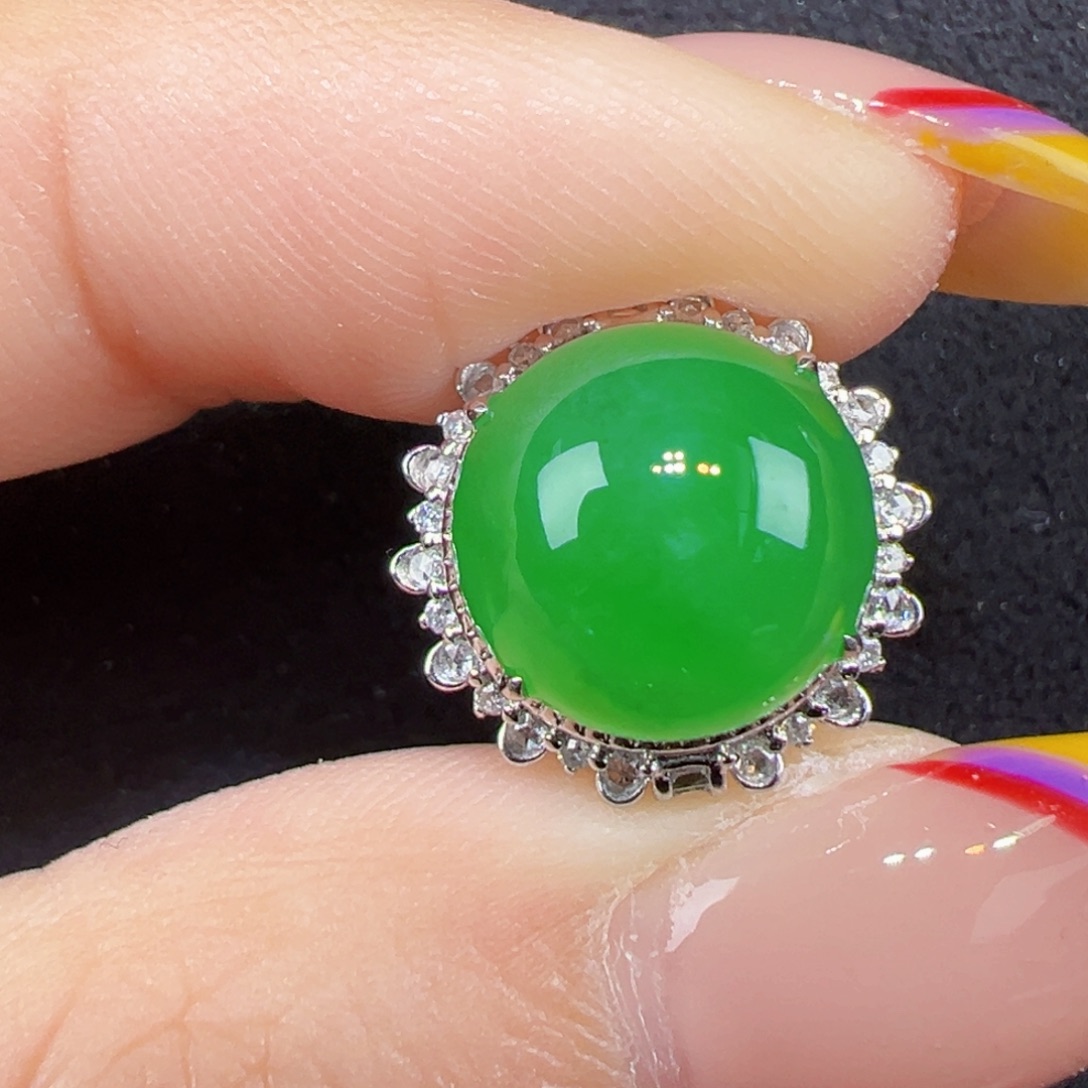 翡翠18K金镶嵌戒指蛋面