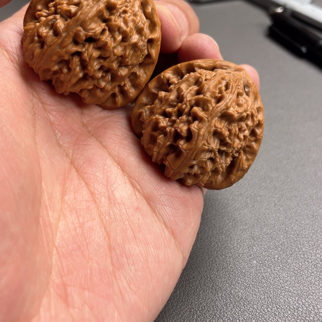 文玩核桃吊坠大****丽三角白