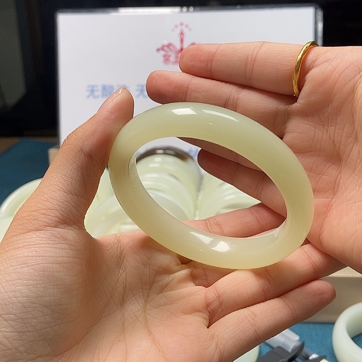 姚***享55圈口正圈冰晴蜂蜜水手镯