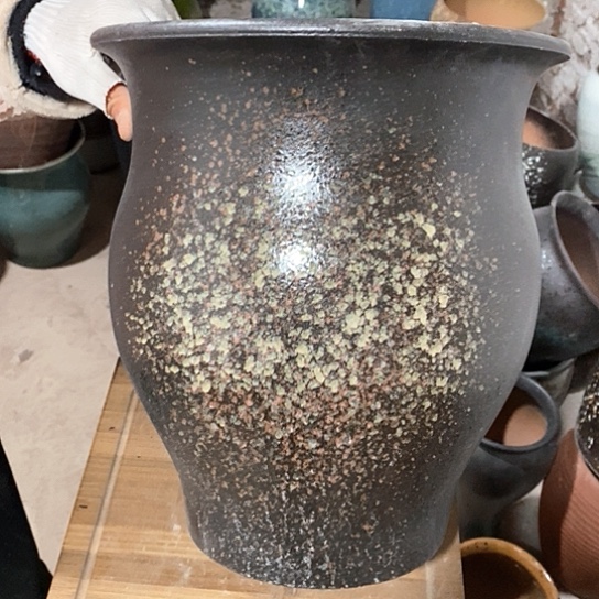 紫砂花盆口29高33，黑