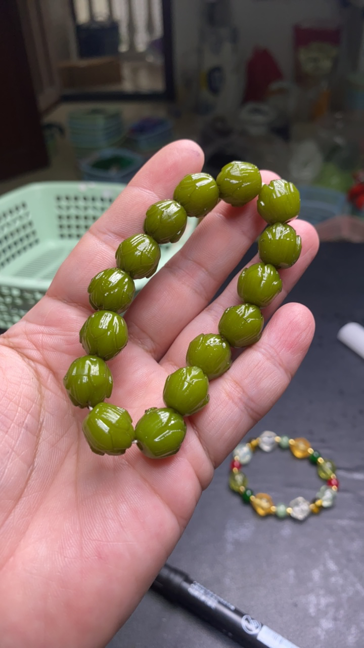 B578   碧绿莲子手串    